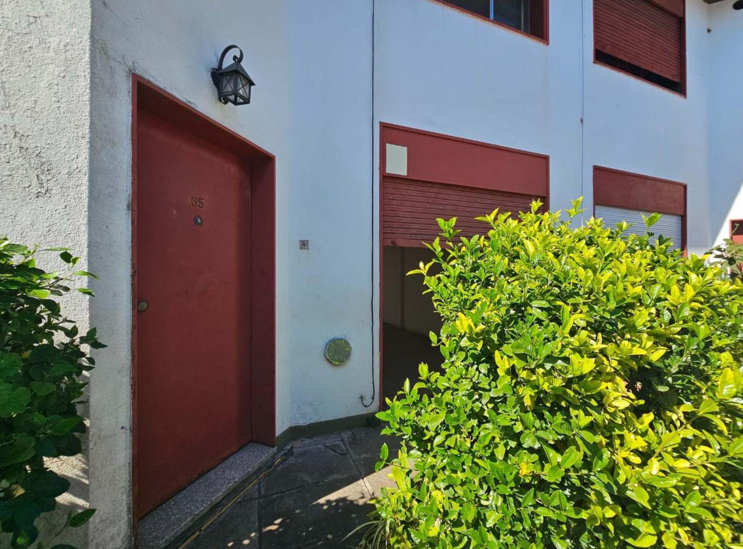 VENTA Casa 4 AMBIENTES HURLINGHAM ACEPTA PERMUTA