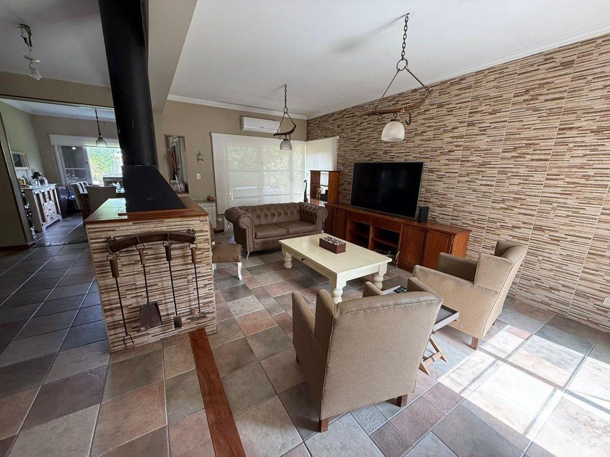 Foto de ALQUILER CASA EN BARRIO GALÁPAGOS CON JARDÍN 7 AMB, imagen 2