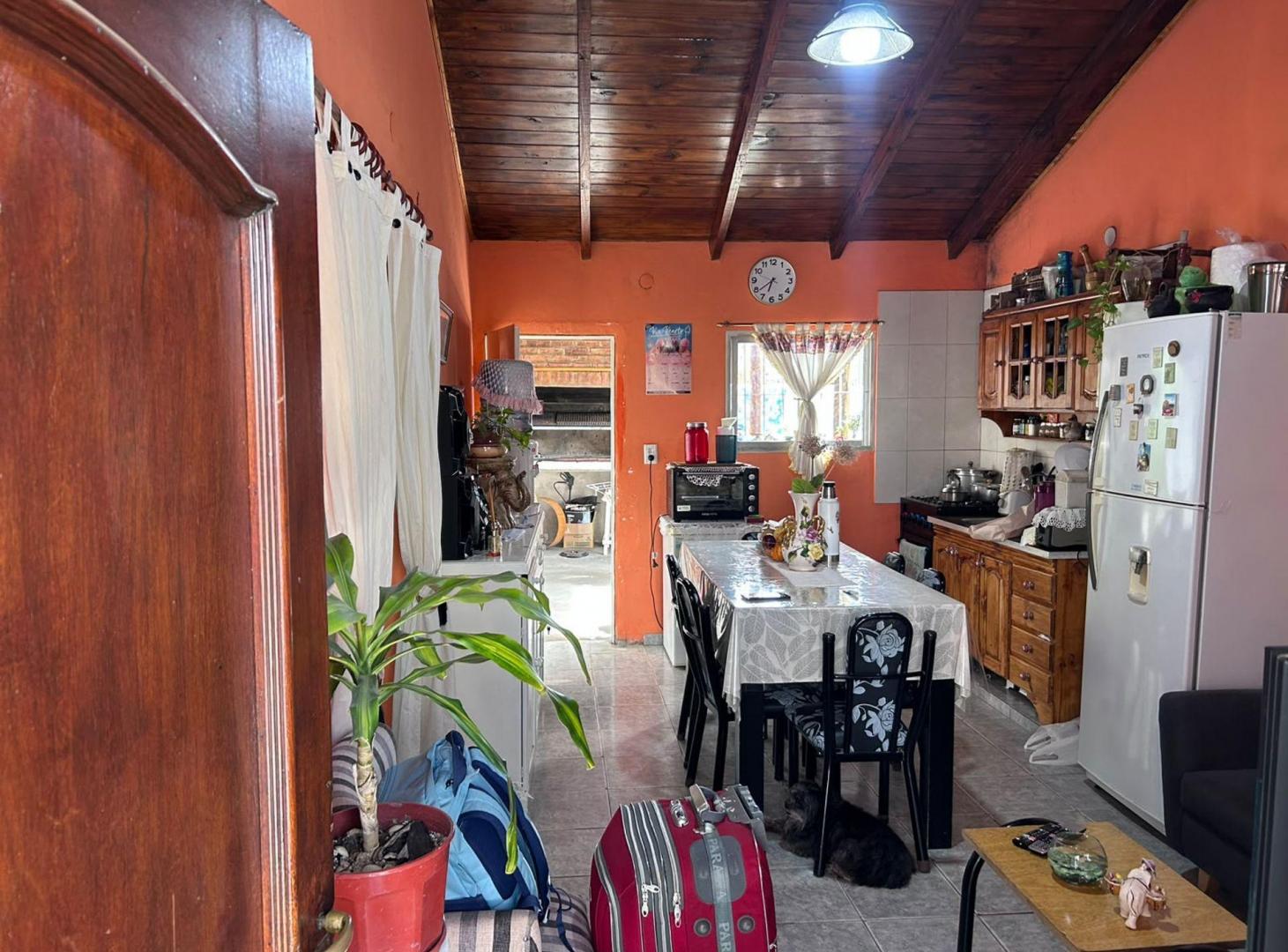 Foto de Casa + Local Comercial + 2 Deptos en Garín, imagen 1