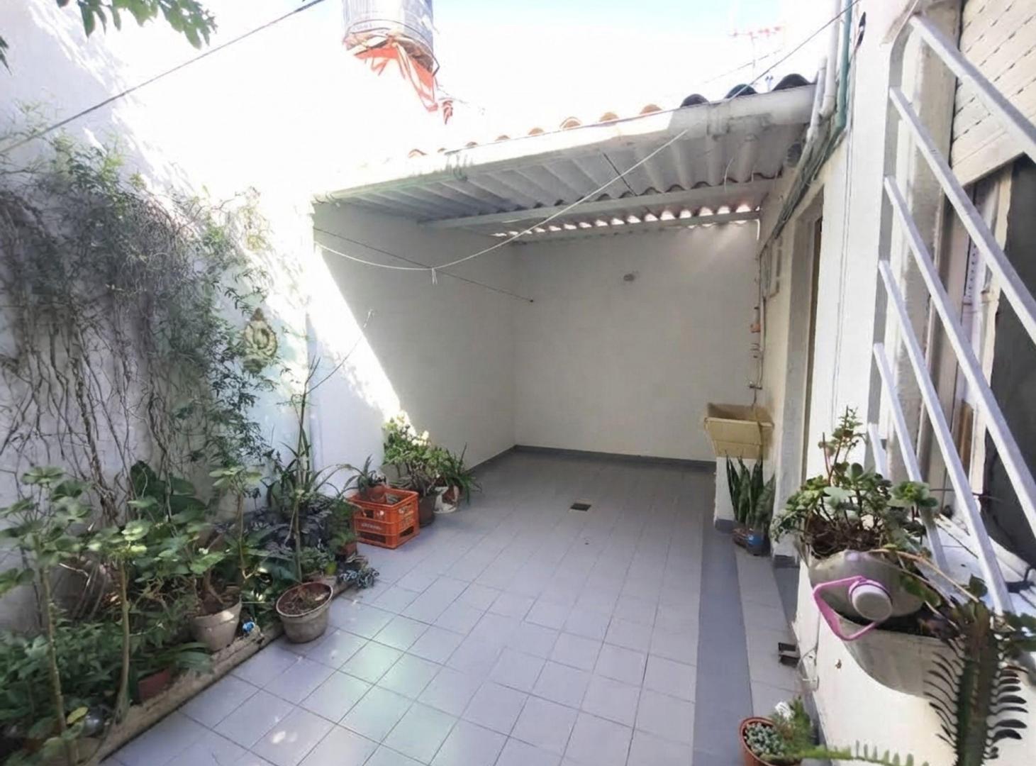 Foto de PH 2amb cochera independiente y patio – Vte. López, imagen 3