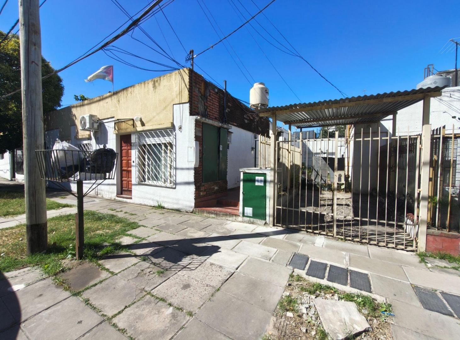 Foto de PH 2amb cochera independiente y patio – Vte. López, imagen 2