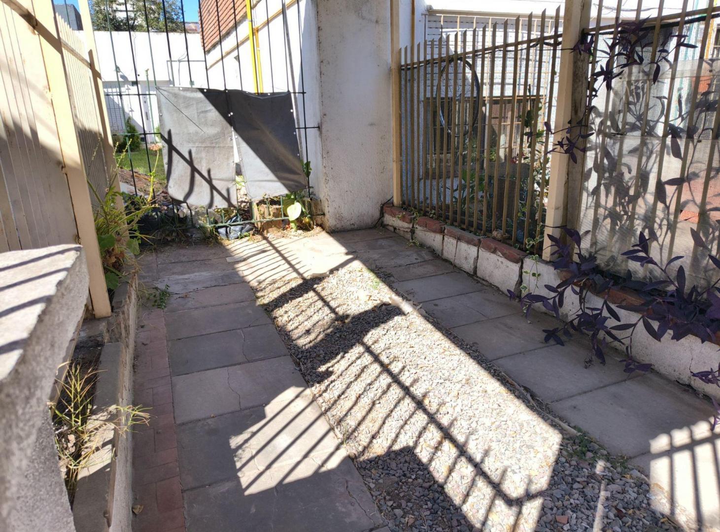 Foto de PH 2amb cochera independiente y patio – Vte. López, imagen 4
