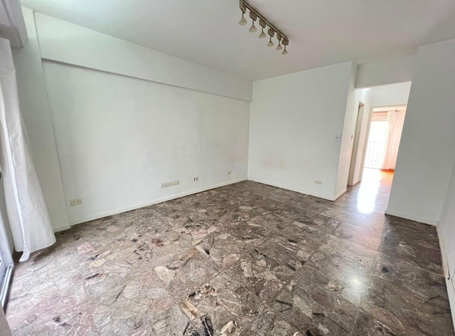Foto de Venta Depto 2 Amb en Barrio Norte con Balcón, imagen 2