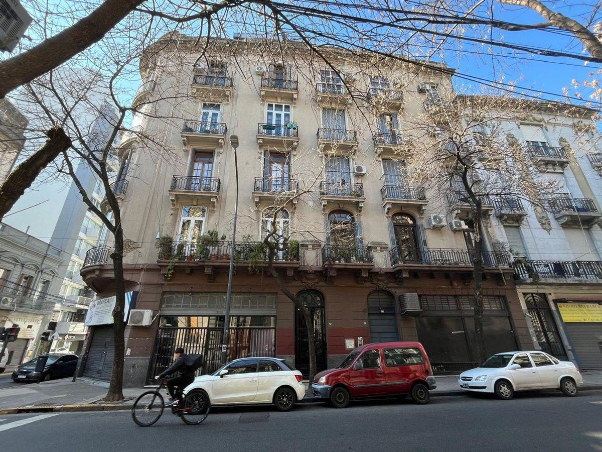 Foto de VENTA IMPECABLE DEPTO 5 AMB MONSERRAT APTO CREDITO, imagen 2