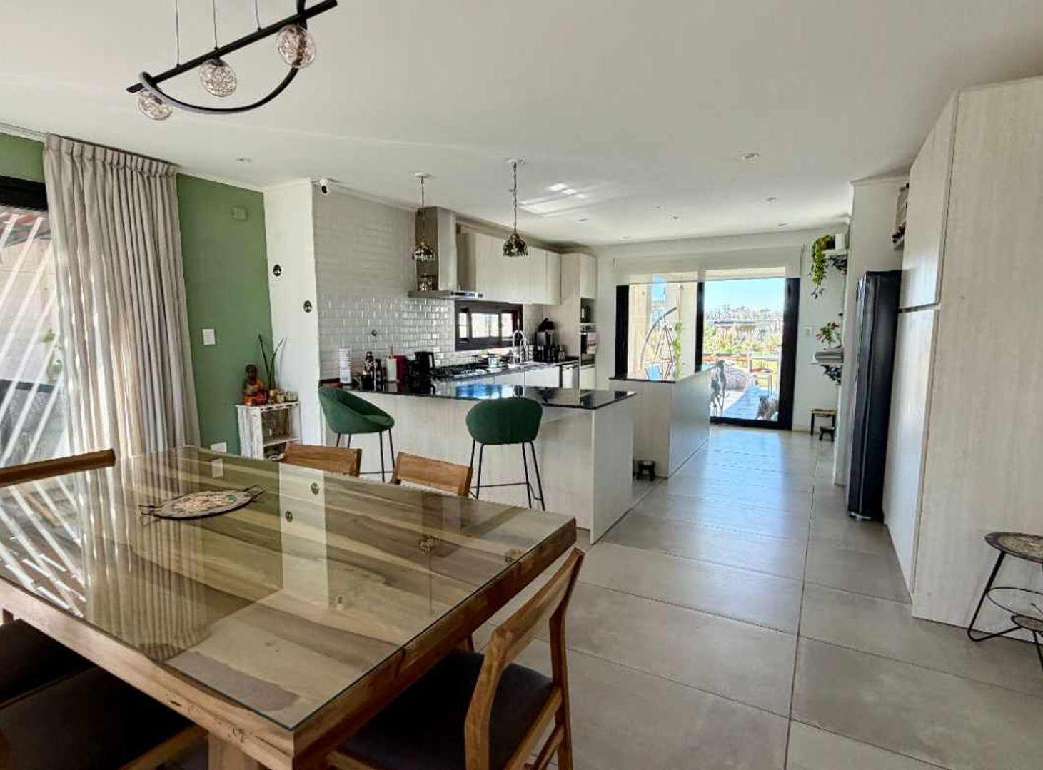 Foto de VENTA CASA C/ PILETA BARRIO SANTA ELENA-PILAR, imagen 1