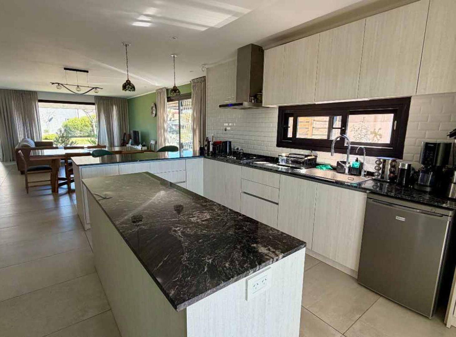 Foto de VENTA CASA C/ PILETA BARRIO SANTA ELENA-PILAR, imagen 3