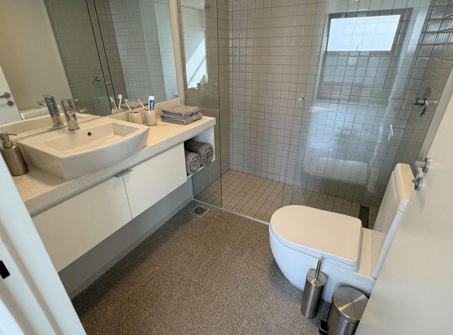 Foto de Alquiler | Monoambiente c/balcon, Torre Huergo 475, imagen 5