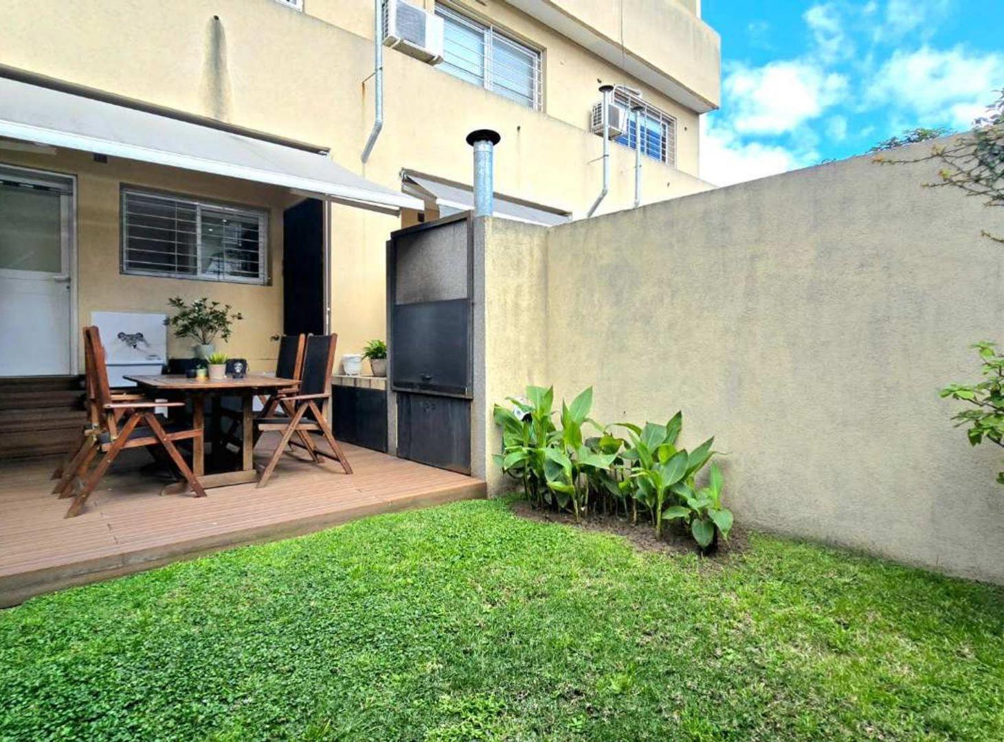 Foto de Venta Triplex 5 Amb. Jardín, y Garage OLIVOS, imagen 3