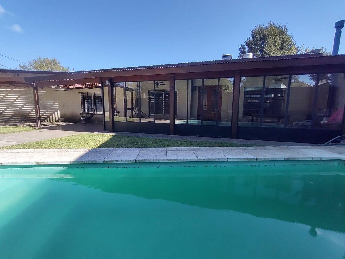 Foto de Casa 4 amb con pileta y quincho en Derqui Pilar, imagen 1