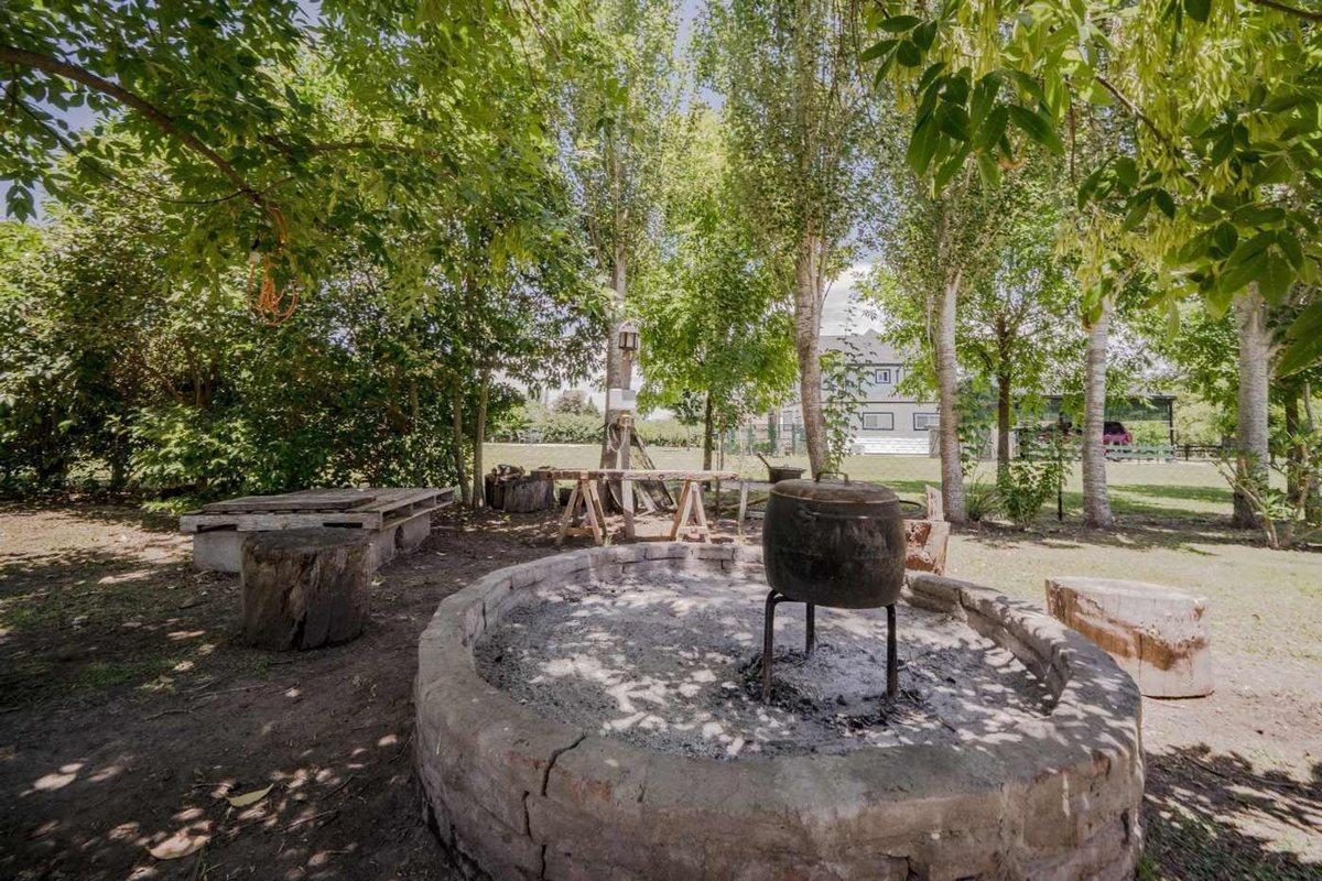 Foto de VENTA CASA 4 AMB + DEPENDENCIA Y PILETA EN PILAR, imagen 2