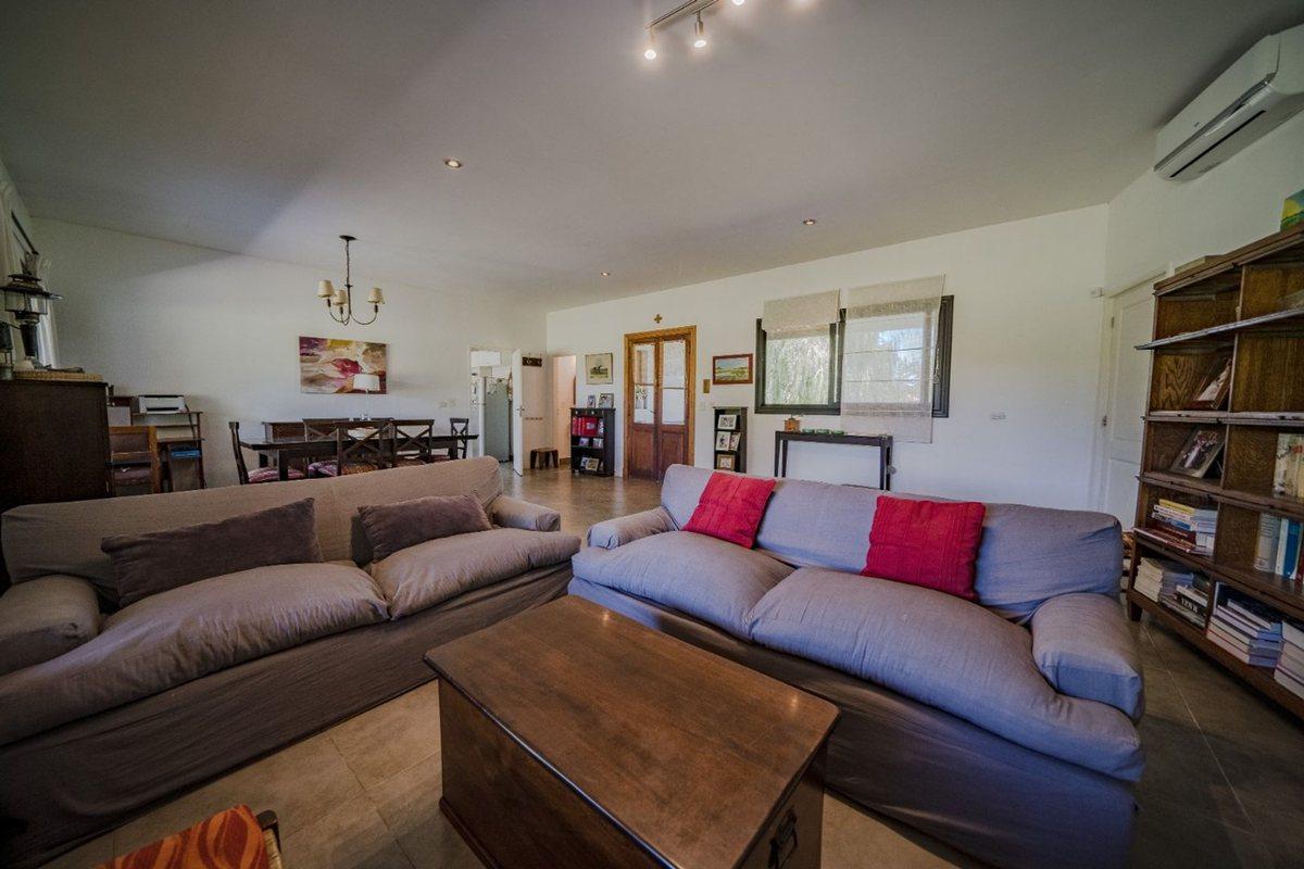 Foto de VENTA CASA 4 AMB + DEPENDENCIA Y PILETA EN PILAR, imagen 5