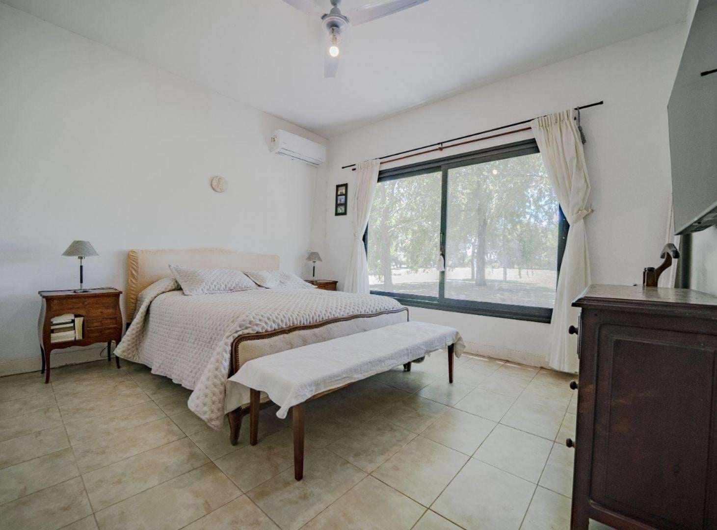 Foto de VENTA CASA 4 AMB + DEPENDENCIA Y PILETA EN PILAR, imagen 3