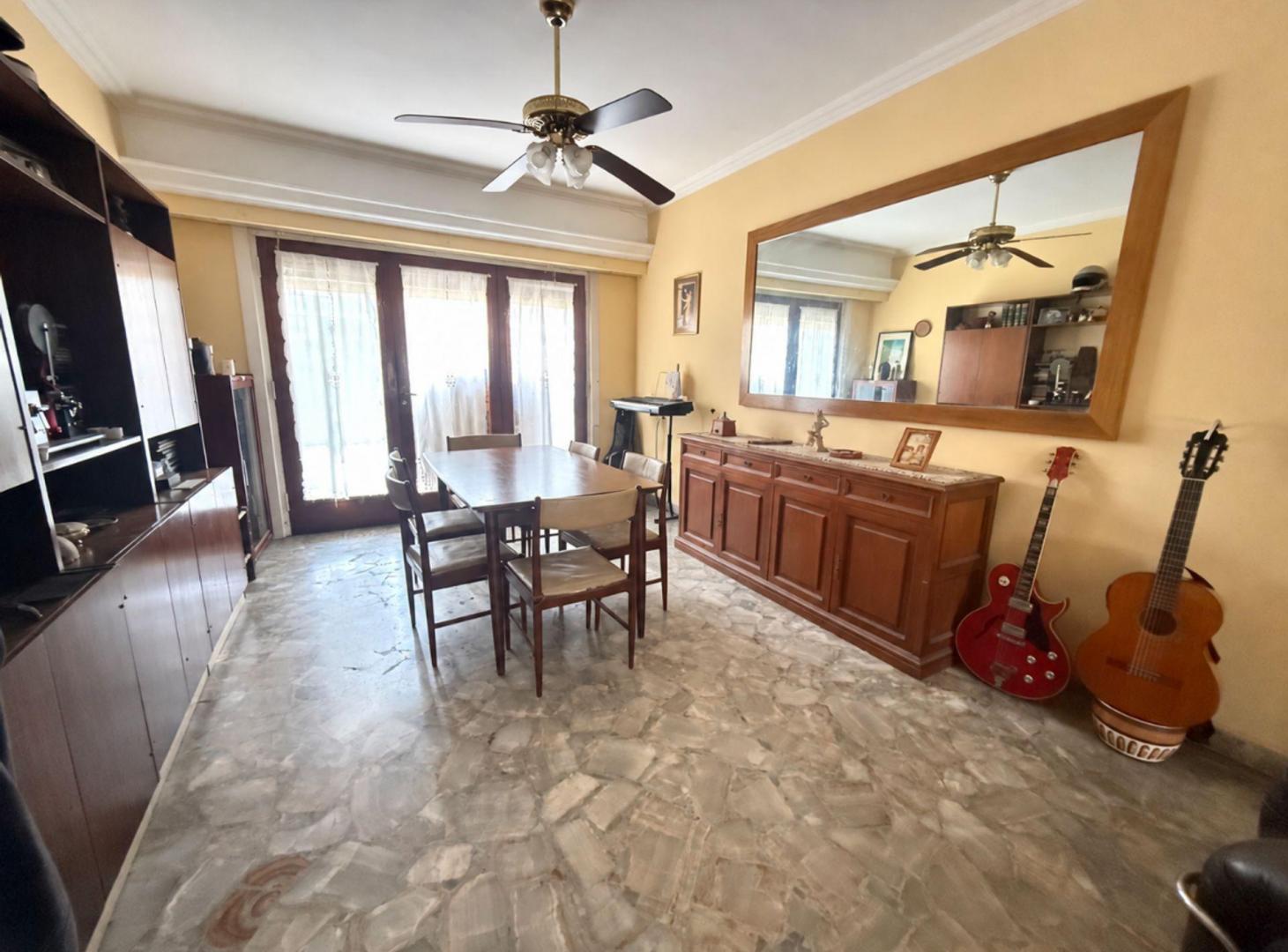 Foto de CASA 6 AMB JARDIN PILETA COCHERAS OLIVOS PERMUTA, imagen 1