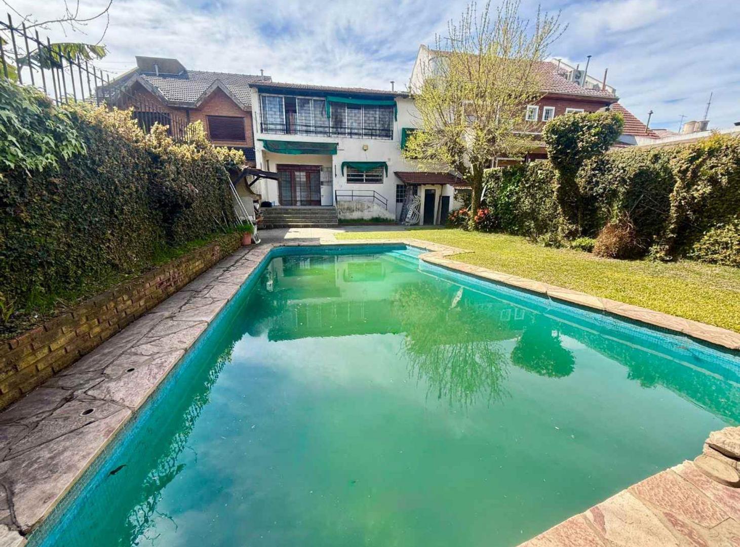 Foto de CASA 6 AMB JARDIN PILETA COCHERAS OLIVOS PERMUTA, imagen 2