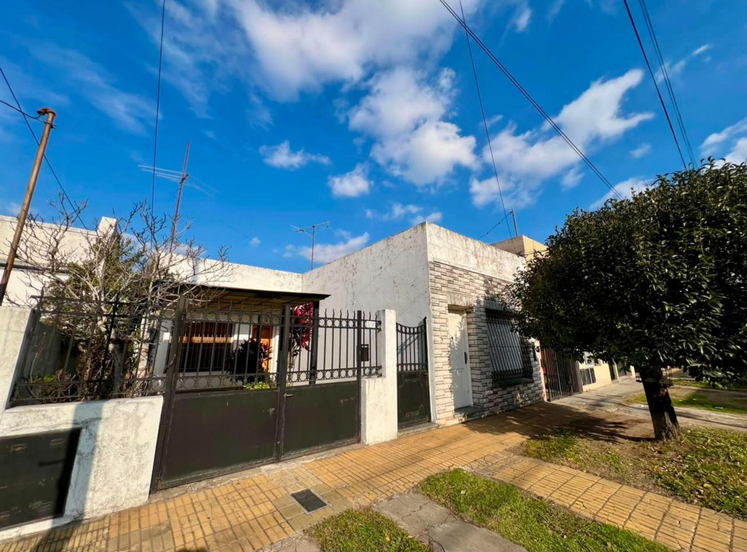 Foto de VENTA CASA 4 AMBIENTES EN VILLA ADELINA CON JARDIN, imagen 2