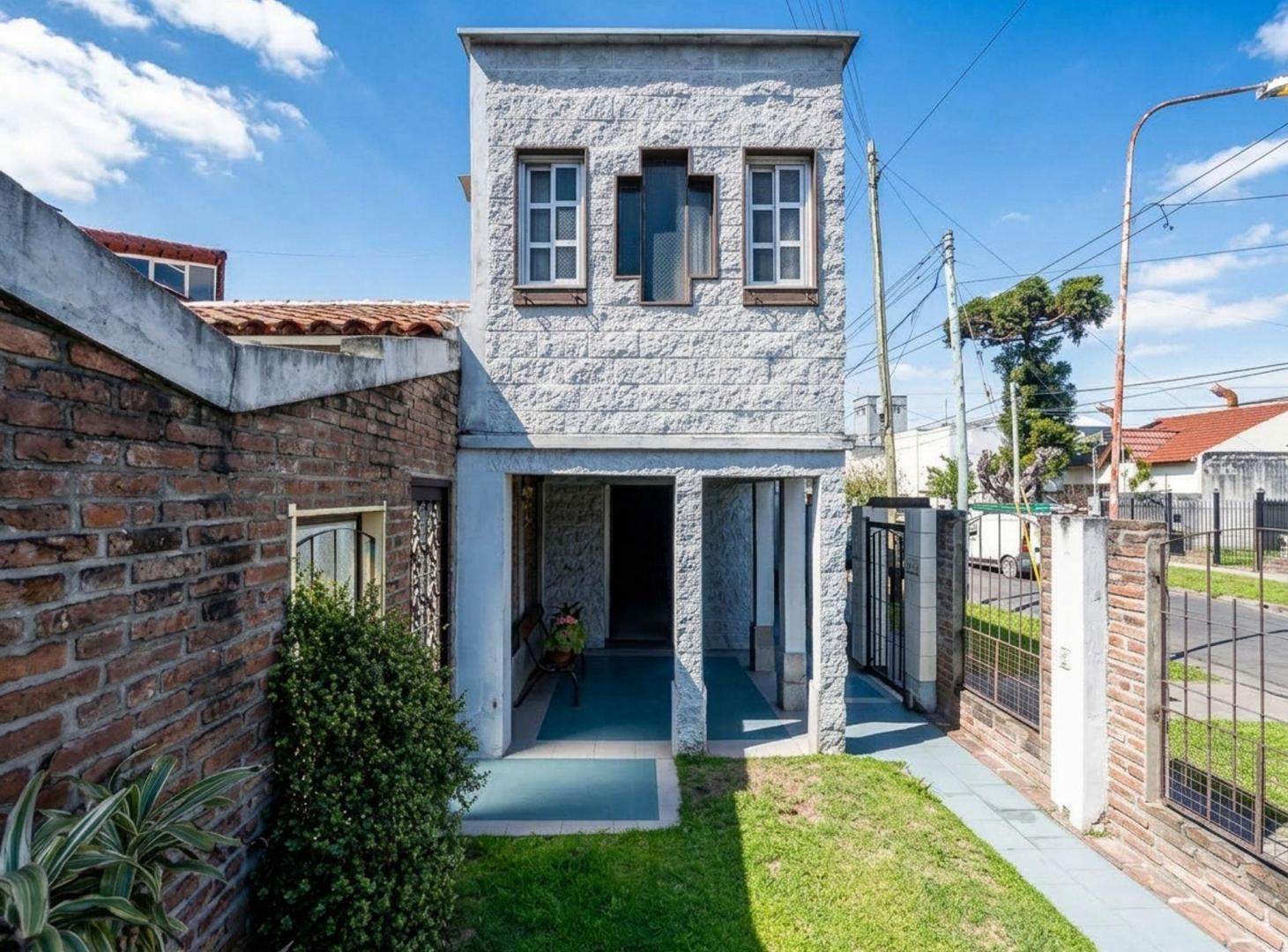 Foto de CASA EN VENTA 4 AMBIENTES CON COCHERA EN SAN JUSTO, imagen 2