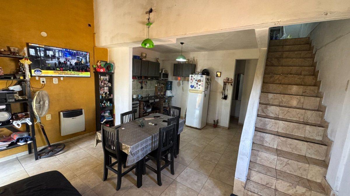 Foto de VENTA PH 2 PISOS 3 AMBIENTES Centro de José C. Paz, imagen 3