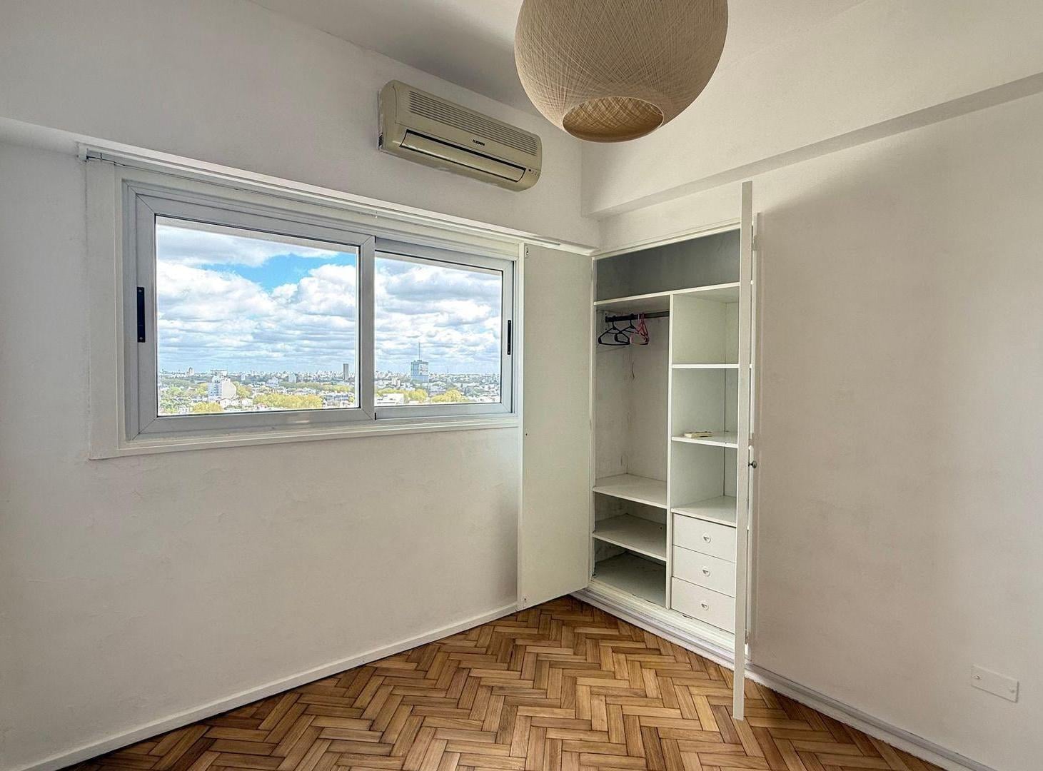 Foto de VENTA 2 AMB PISO 12 VISTA ABIERTA, SOL Y BAULERA, imagen 3