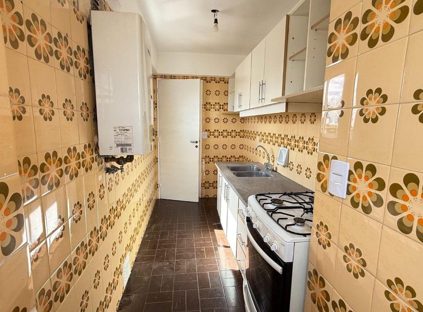 Foto de VENTA 2 AMB PISO 12 VISTA ABIERTA, SOL Y BAULERA, imagen 2