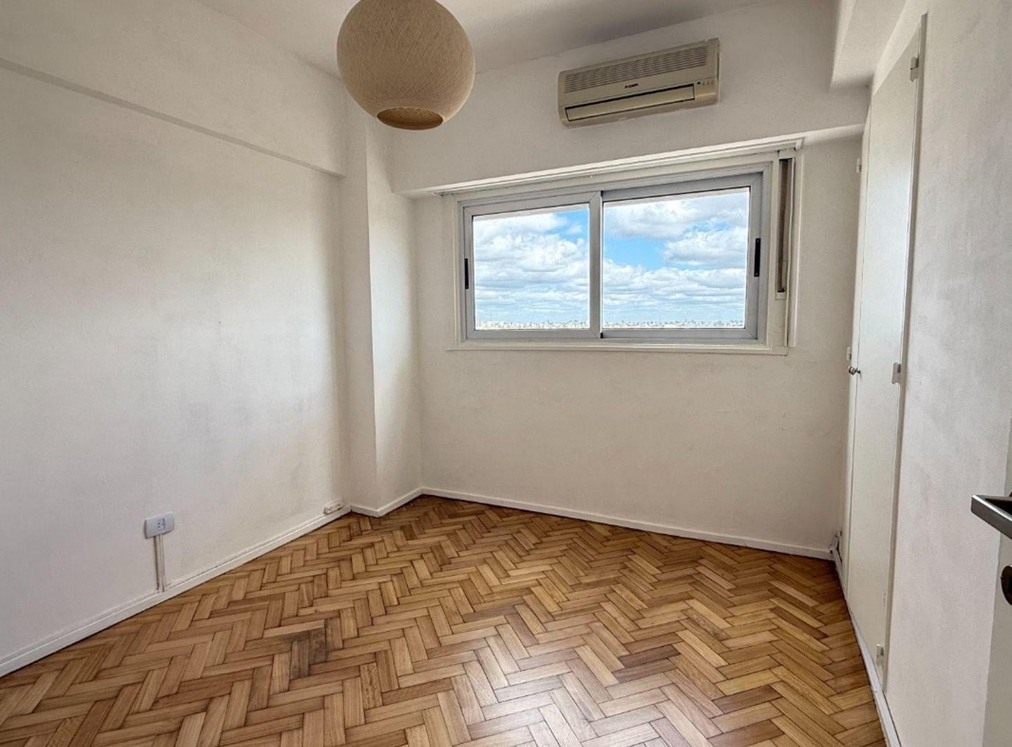 Foto de VENTA 2 AMB PISO 12 VISTA ABIERTA, SOL Y BAULERA, imagen 5