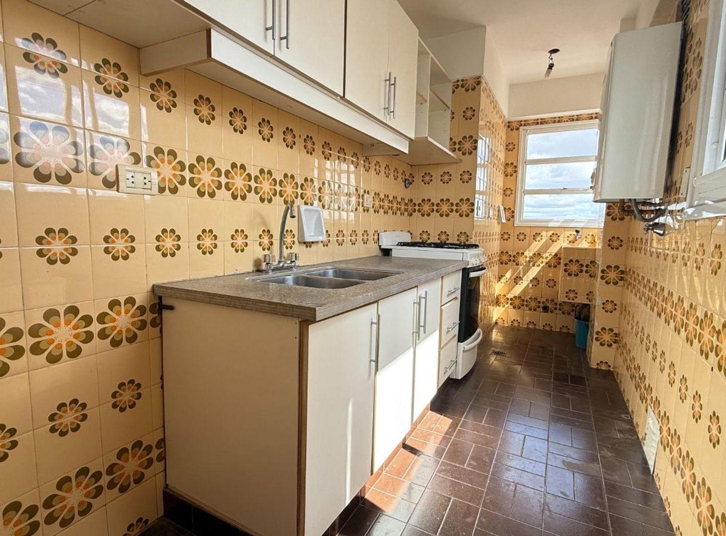 Foto de VENTA 2 AMB PISO 12 VISTA ABIERTA, SOL Y BAULERA, imagen 4