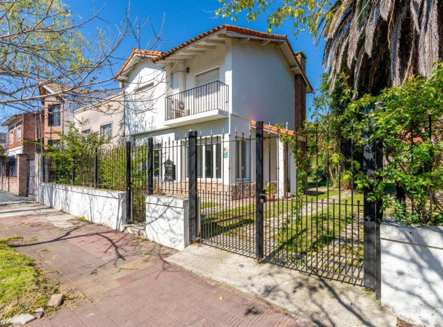 Foto de NVO! Lote de 577m2 con casa A Reciclar - Bajo SI, imagen 1