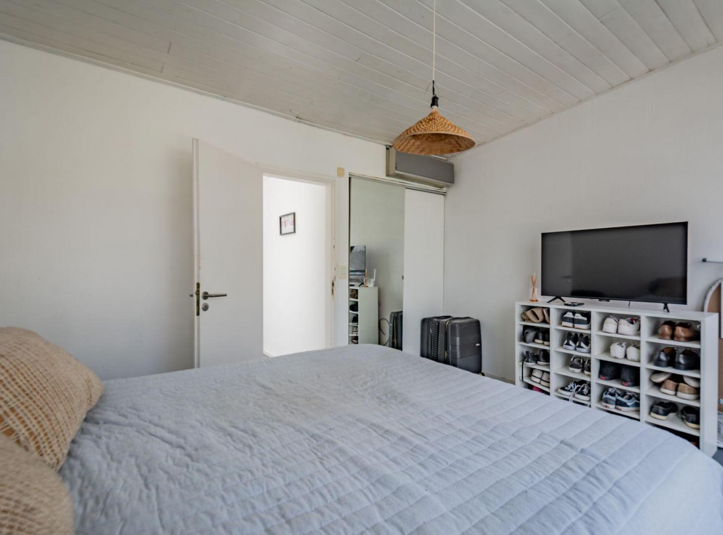 Foto de VENTA CASA 5 AMB JDIN, PILETA, COCHERA, imagen 2
