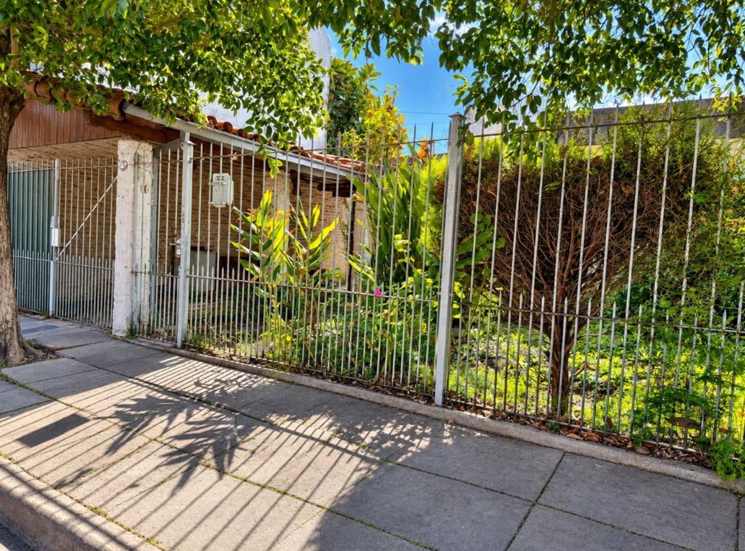 Foto de CASA CON LOTE PROPIO Y POTENCIAL DE PROYECTO, imagen 1