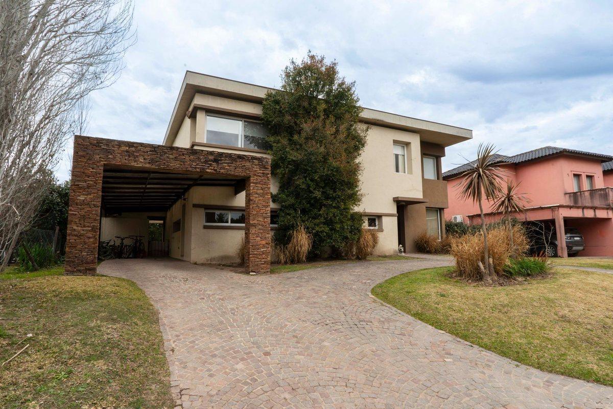 Foto de CASA EN VENTA EN SEPTIEMBRE LOTE INTERNO 5 AMB, imagen 2