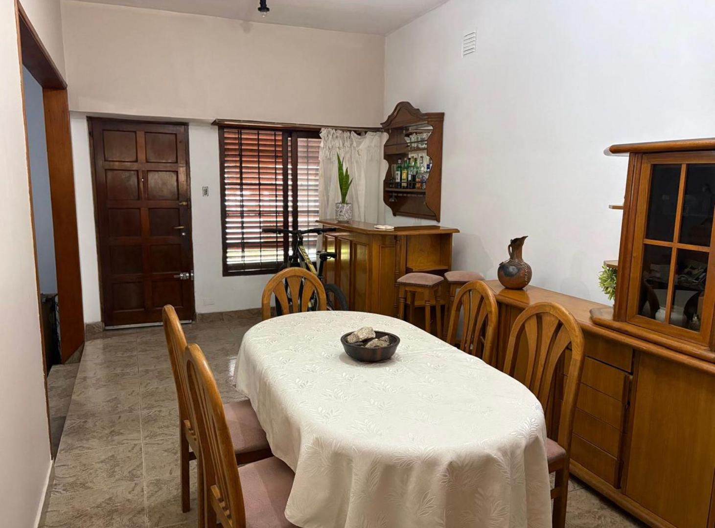Foto de Chalet 4 ambientes con cochera y gran jardin, imagen 5