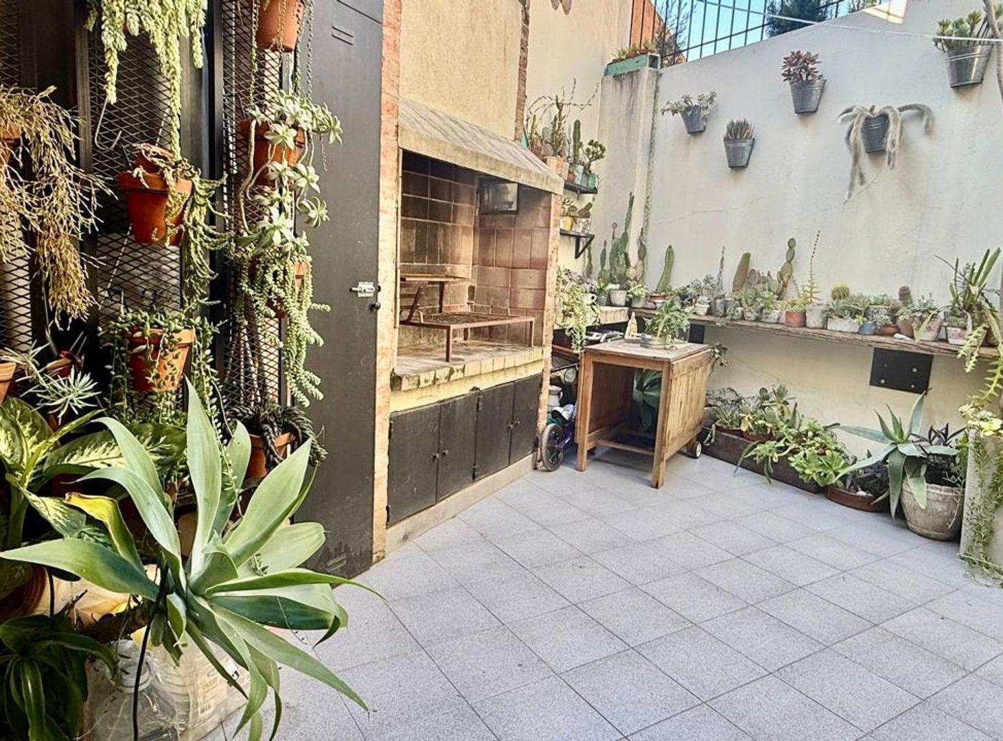 Foto de VENTA PH 3 AMB SAENZ PEÑA PATIO EXCELENTE UBICADO, imagen 2