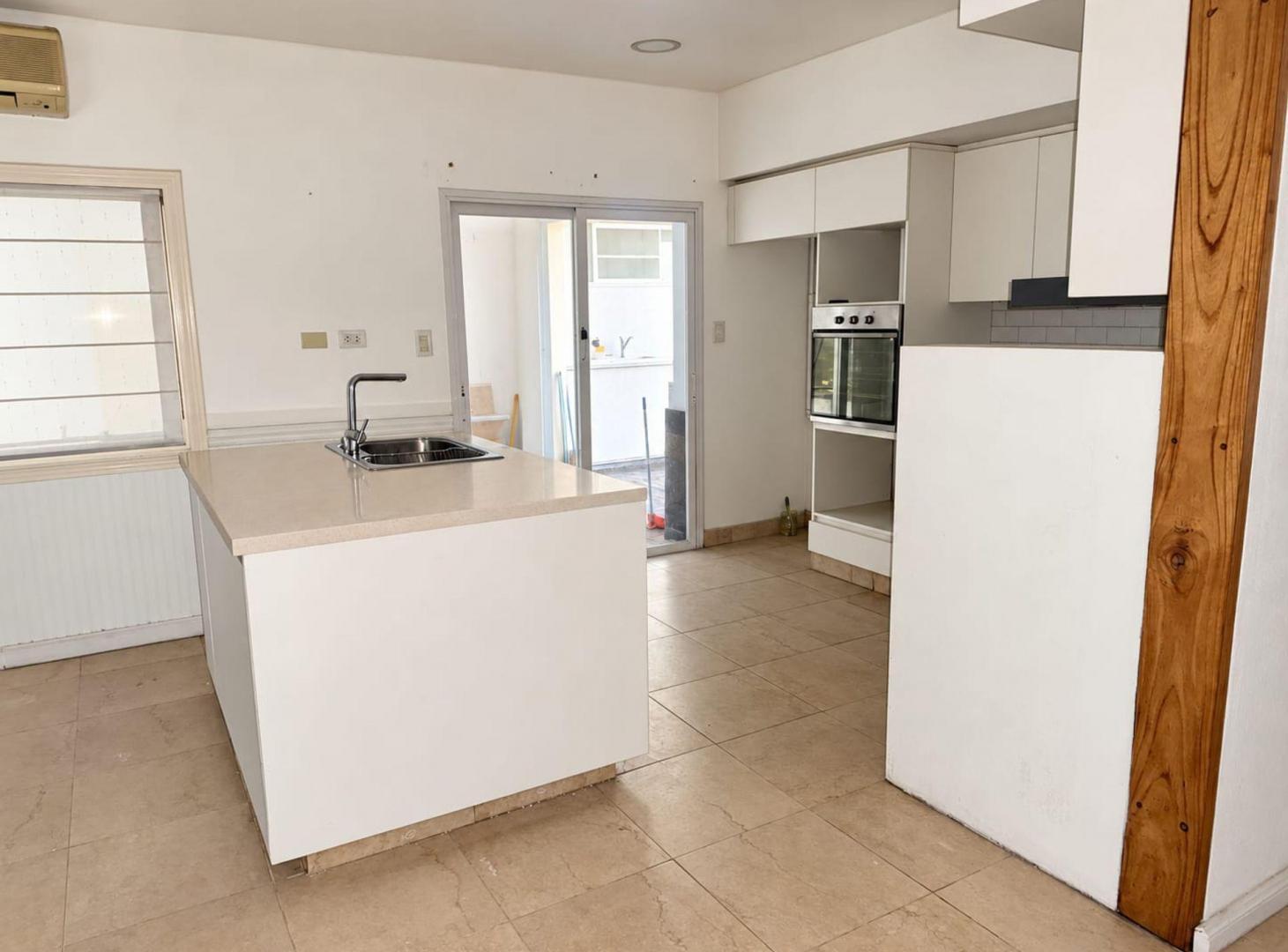 Foto de CASA EN VENTA 4 AMBIENTES CASTELAR NORTE, imagen 2