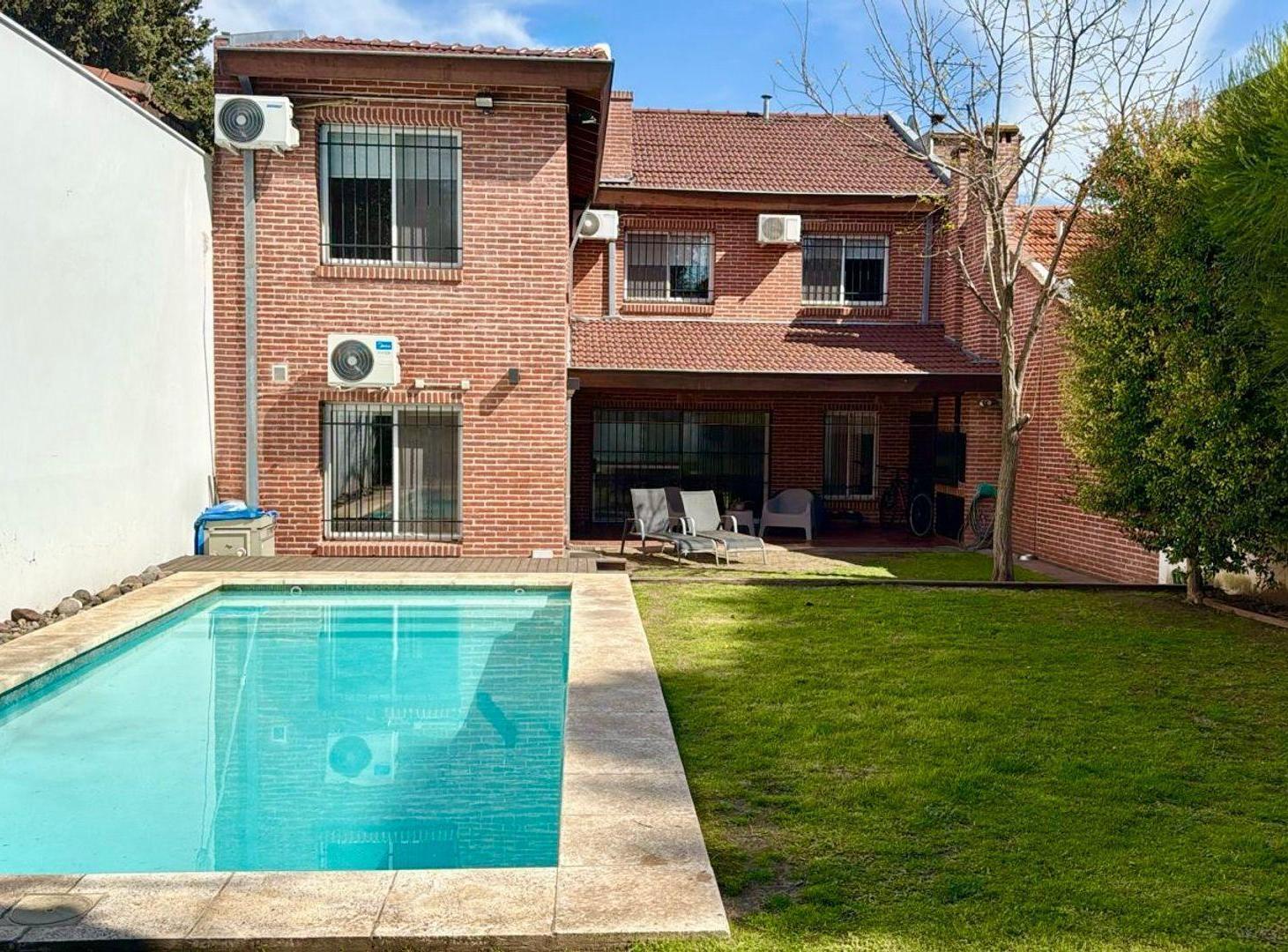 Foto de CASA 7 AMB BARRIO INGLES HURLINGHAM - APTO CREDITO, imagen 1
