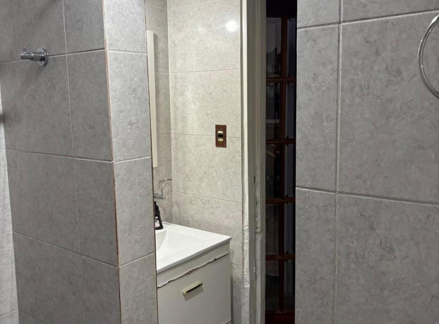 Foto de Chalet 4 ambientes con cochera y gran jardin, imagen 2