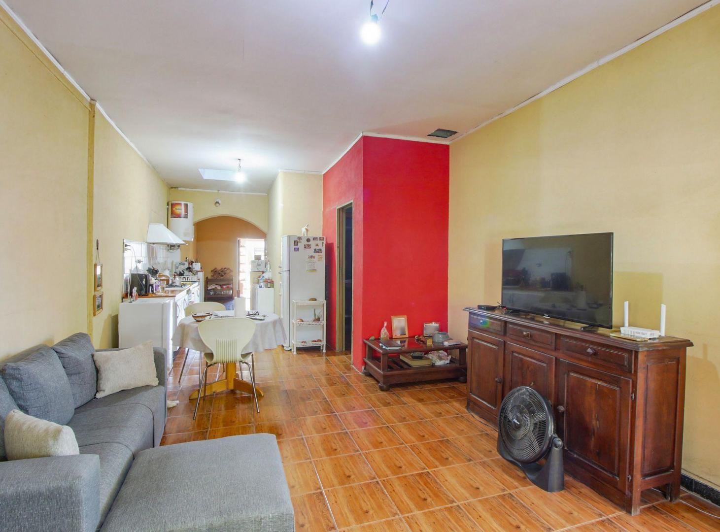 Foto de VENTA 4 AMB EN BURZACO CON JARDIN Y POTENCIAL, imagen 3