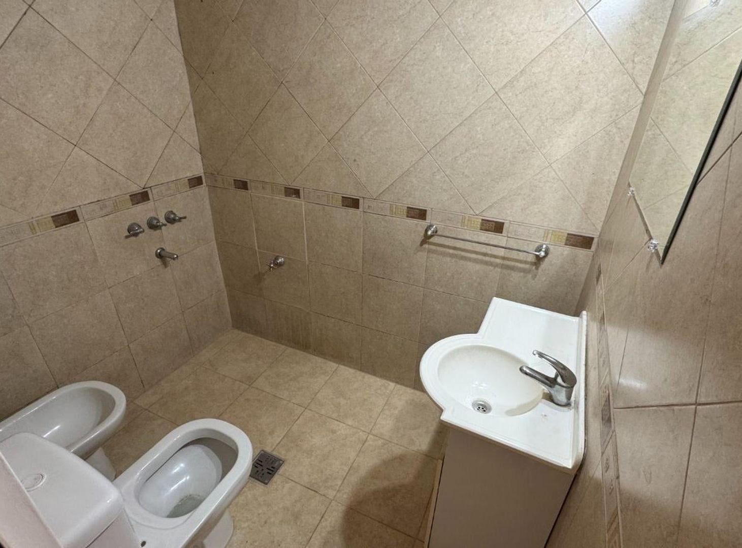 Foto de VENTA DEPTO 2 AMBIENTES CON PATIO Y TERRAZA, imagen 4