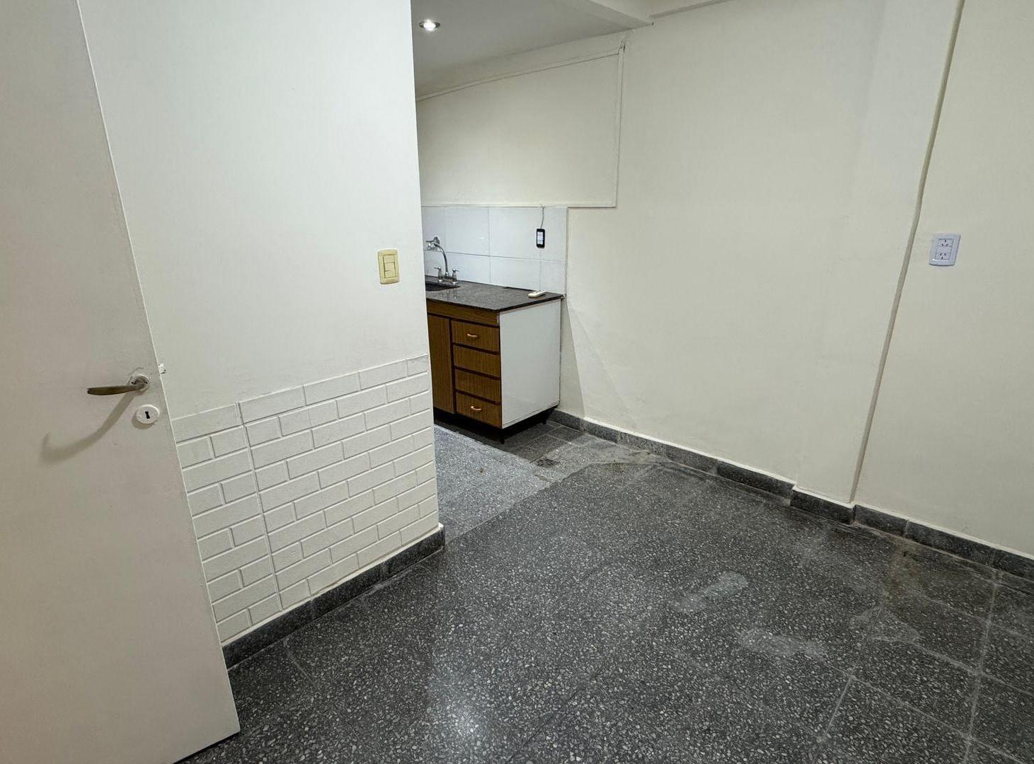 Foto de VENTA DEPTO 2 AMBIENTES CON PATIO Y TERRAZA, imagen 3