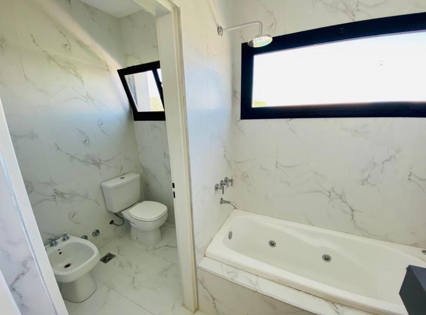 Foto de Casa en Alquiler 5 ambientes pileta Lagoon Pilar, imagen 3
