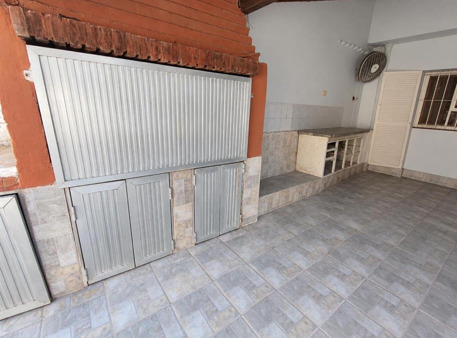 Foto de Casa 4 dorm con pileta y quincho en Villa de Mayo, imagen 5