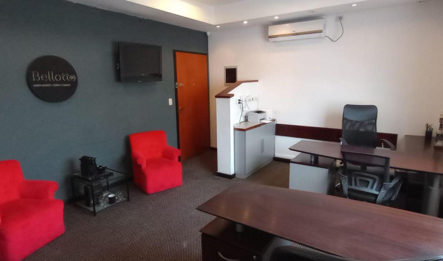 Foto de VENTA OFICINA EN CENTRO DE SAN ISIDRO, imagen 2