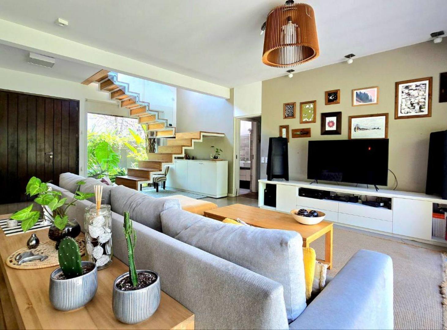 Foto de CASA EN VENTA MARTINEZ 5 AMB JARDIN COCH DISEÑO, imagen 2