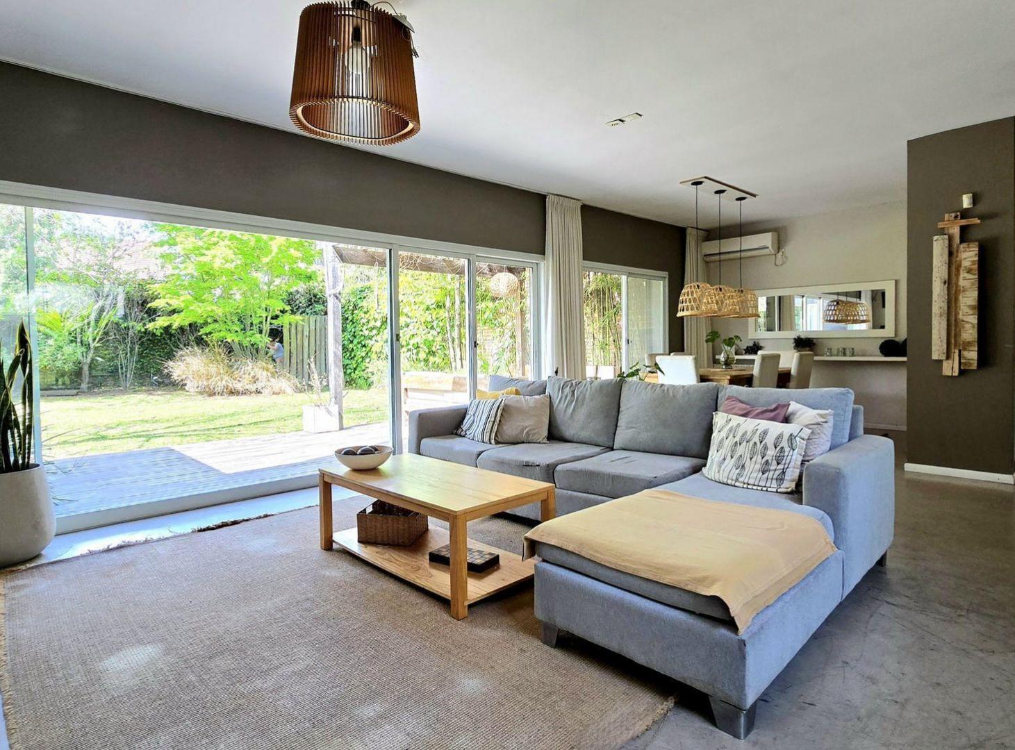 Foto de CASA EN VENTA MARTINEZ 5 AMB JARDIN COCH DISEÑO, imagen 1