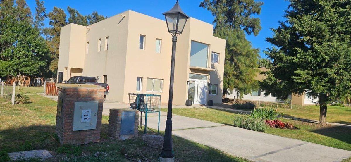 Foto de venta Casa 5 ambientes con pileta Haras del Sol, imagen 2