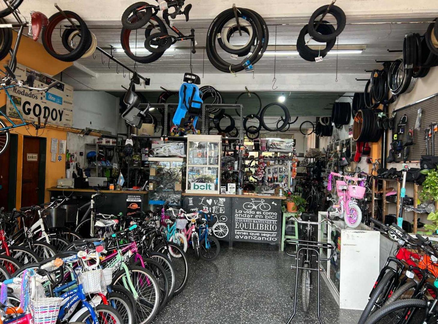 Foto de Local comercial con vivienda indep y amplio fondo, imagen 1