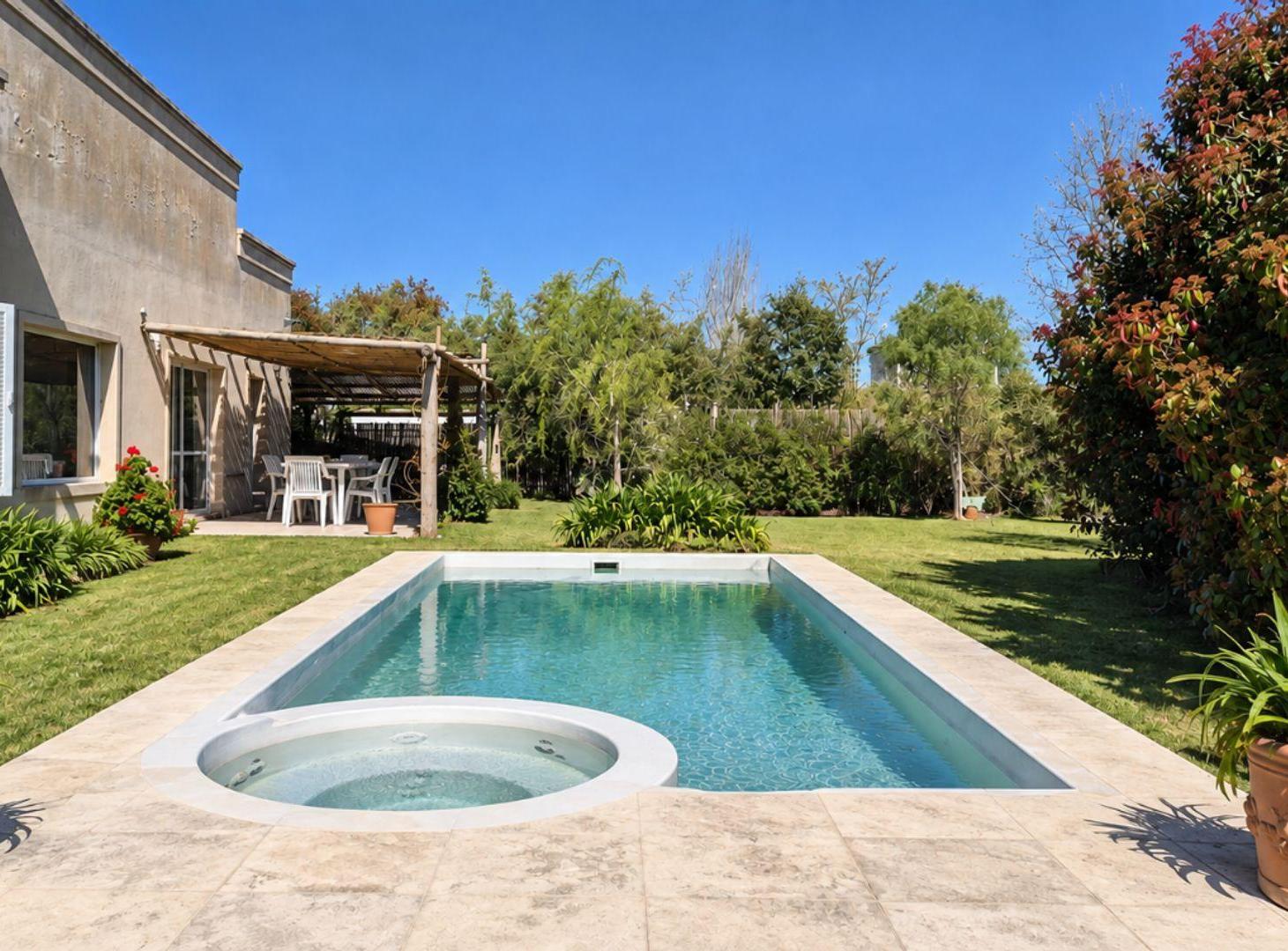 Foto de Venta casa 5 amb lav cochera Barrio Cerrado Luján, imagen 1