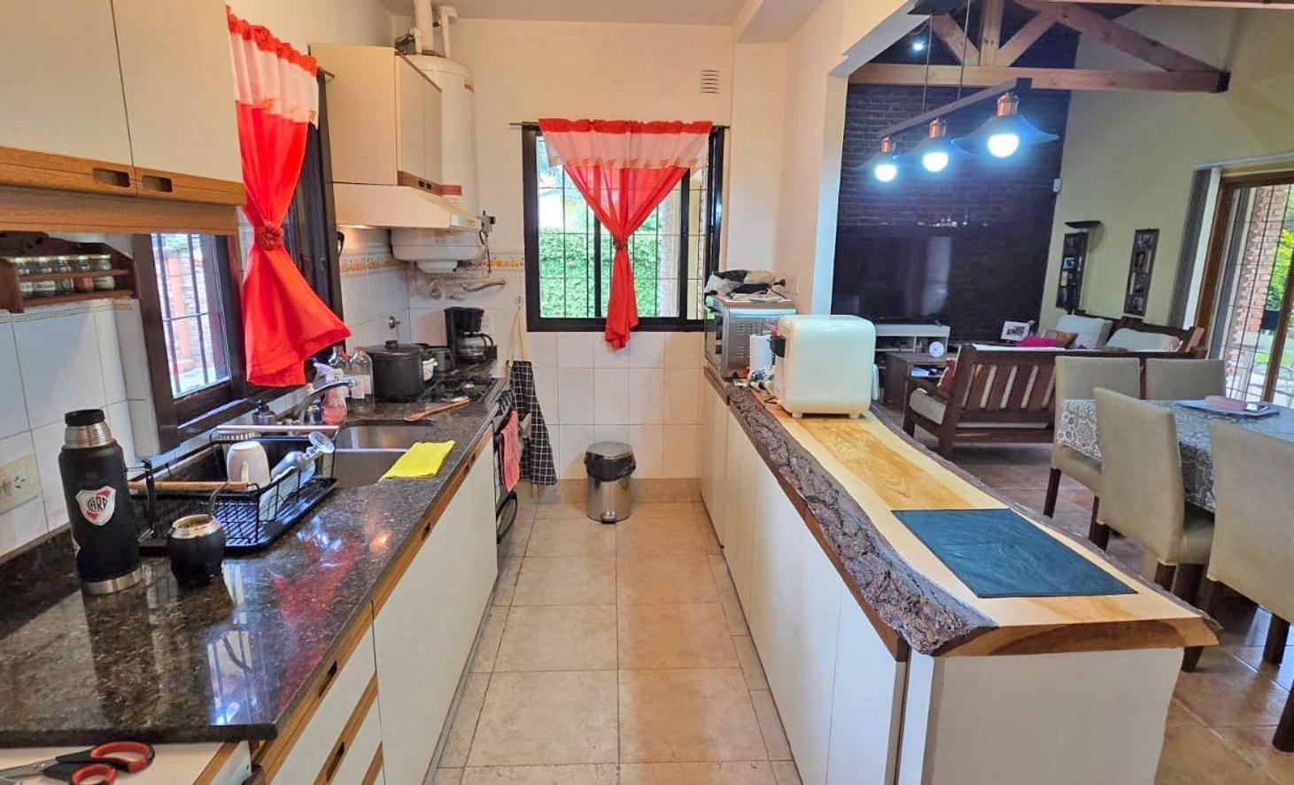 Foto de VENTA CASA 4 AMB. CON PILETA EN MANUEL ALBERTI, imagen 5