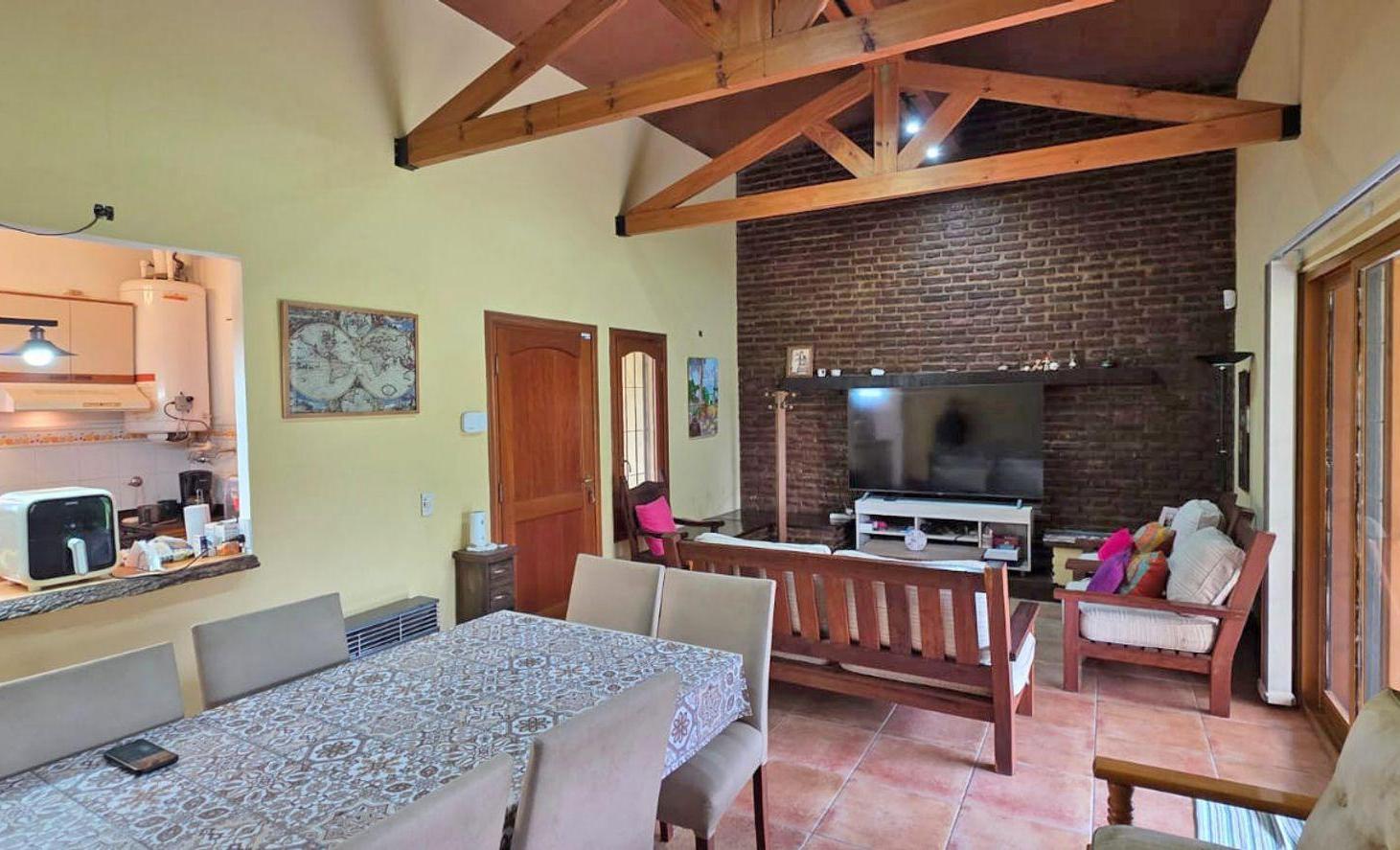 Foto de VENTA CASA 4 AMB. CON PILETA EN MANUEL ALBERTI, imagen 4