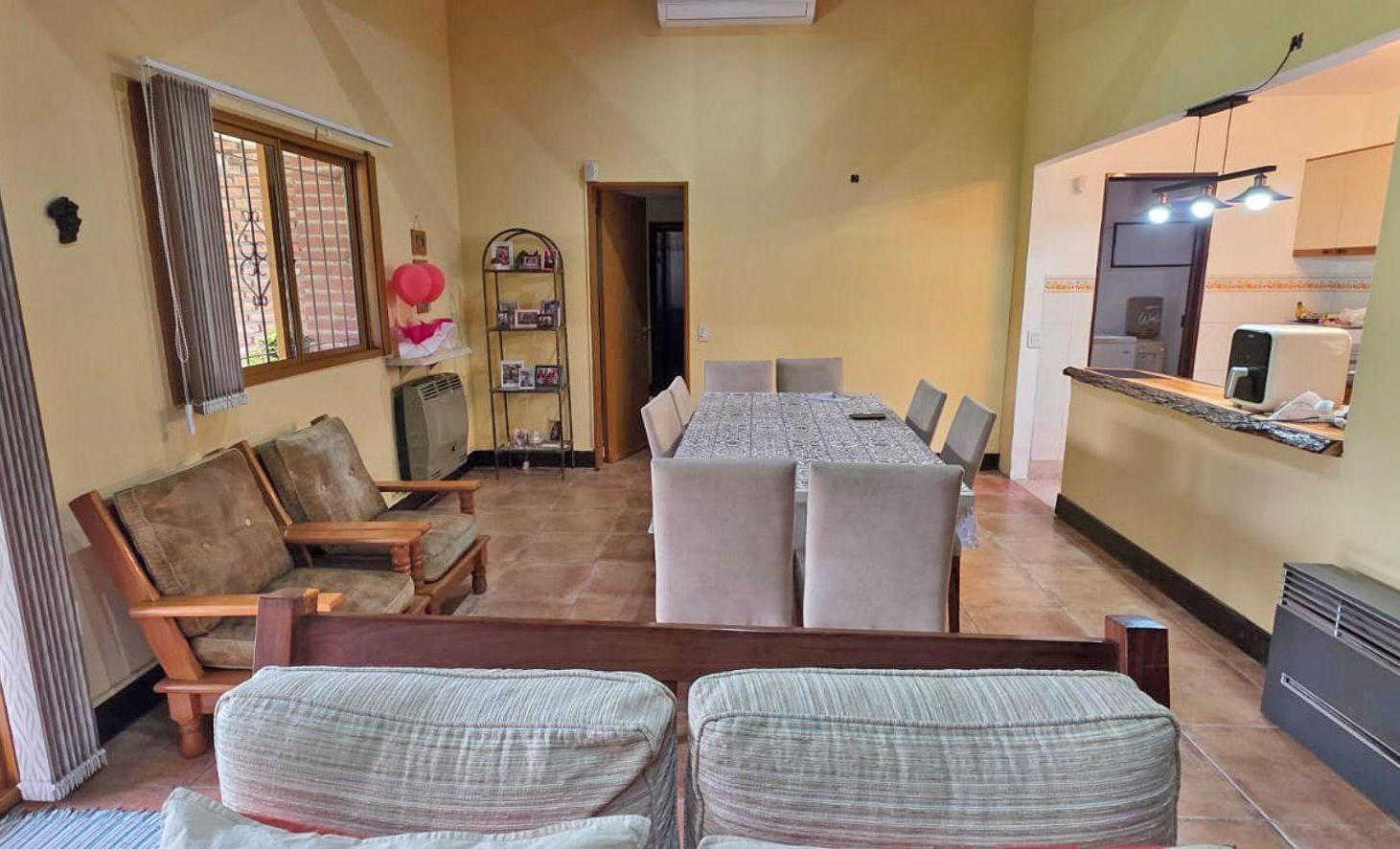 Foto de VENTA CASA 4 AMB. CON PILETA EN MANUEL ALBERTI, imagen 1