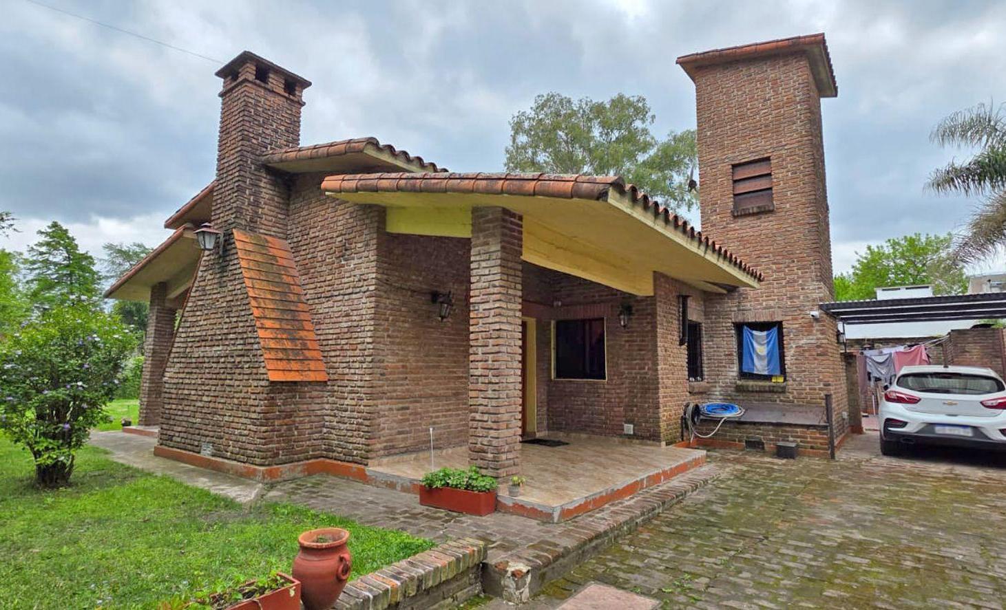 Foto de VENTA CASA 4 AMB. CON PILETA EN MANUEL ALBERTI, imagen 2