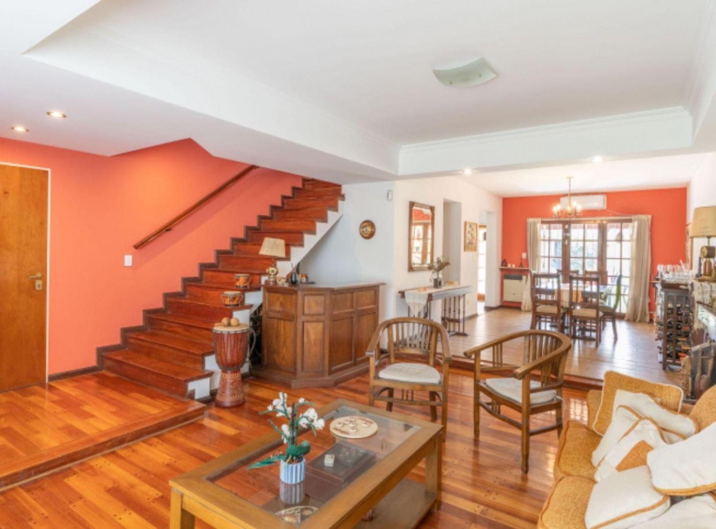 Foto de Casa 6 amb c/jardin y pileta en venta Olivos Golf, imagen 2